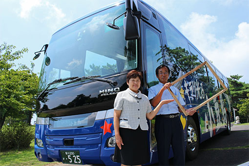 環繞小豆島觀光景點的定期觀光巴士